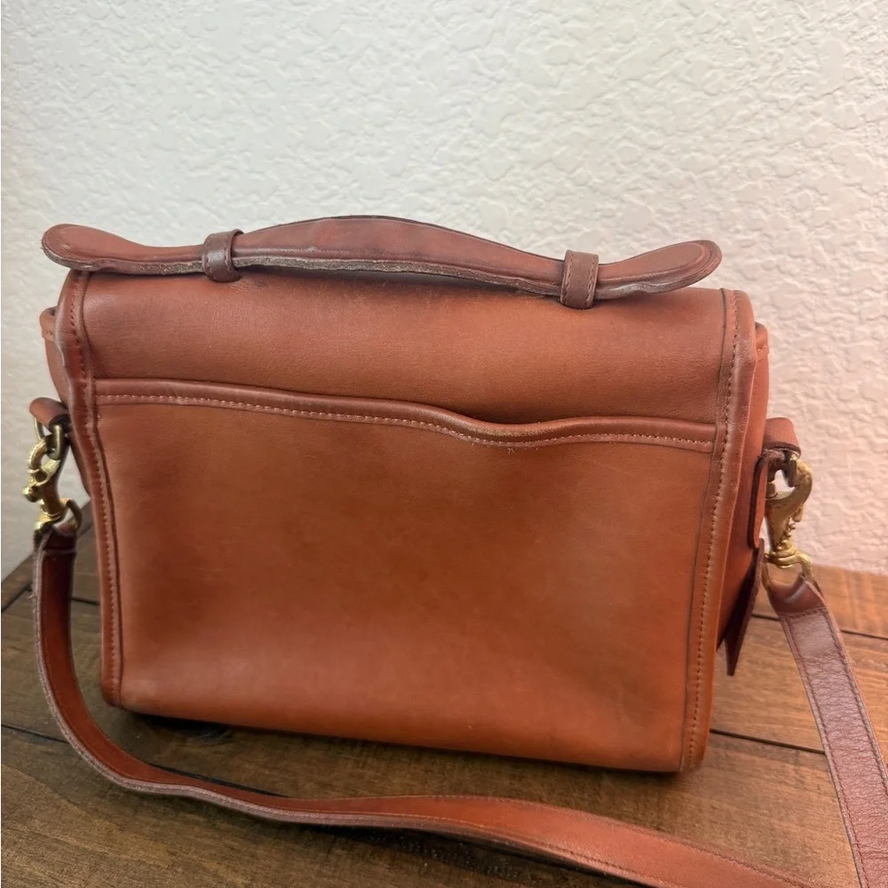 Vintage Coach Tan Leather Shoulder Bag - Picture 3 of 9